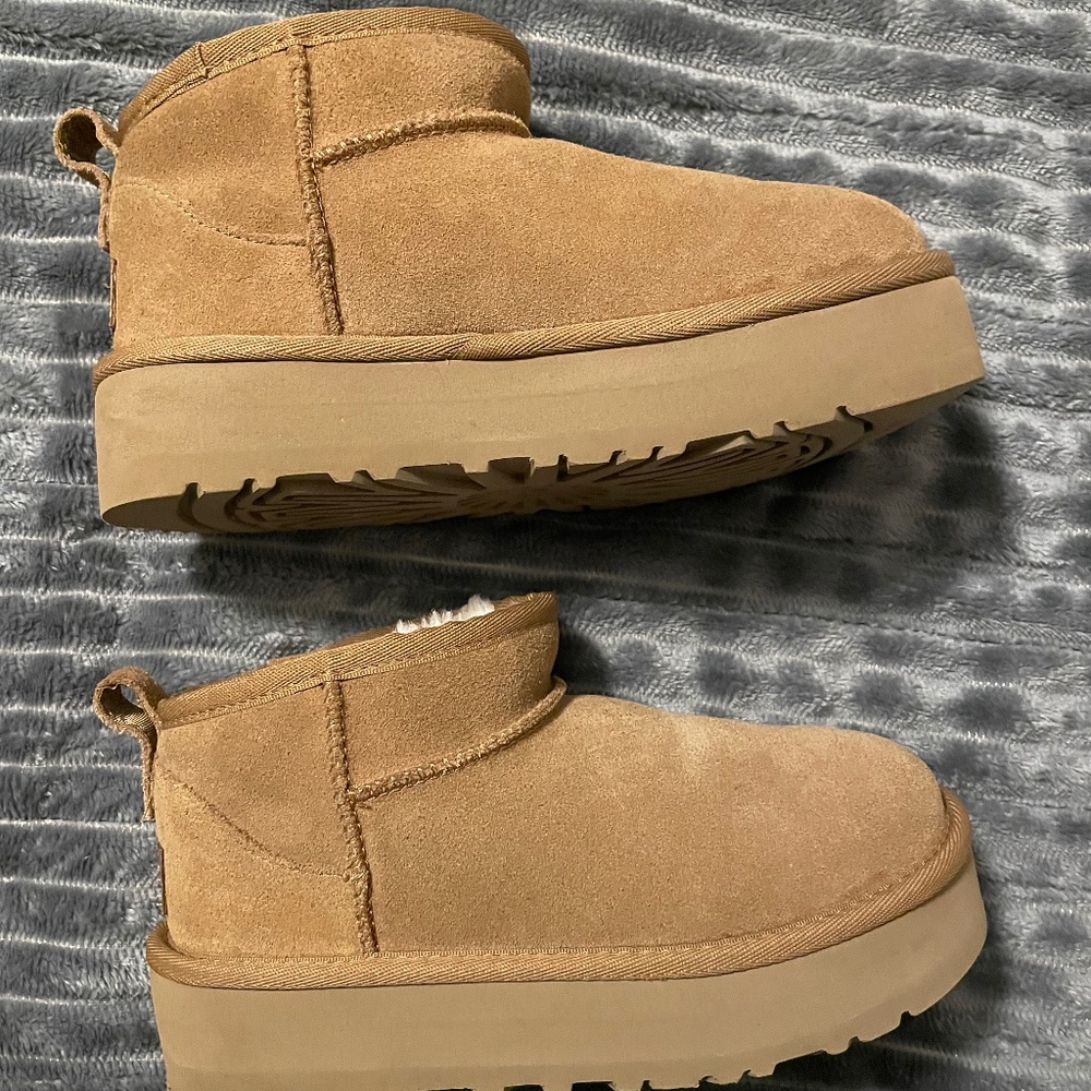 Girls UGG Classic Ultra Mini Platform Boot  - Chestnut